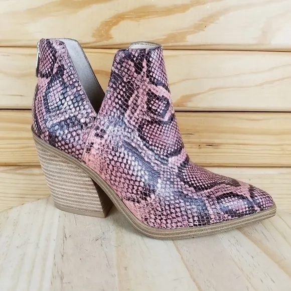 Vince Camuto 5.5M GIGIETTA Leather Ankle Boots Western Booties Snakeskin NEW