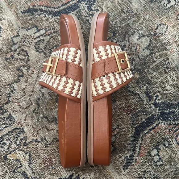 Vince Camuto Kenlie Sandal Size 7.5 Brown and Cream Slide Sandals NEW