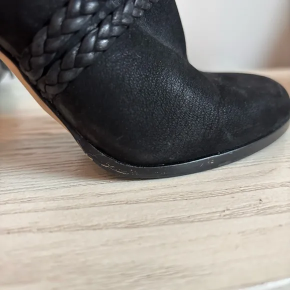 Vince Camuto Suede Tassel Booties Ankle Boots • size 7.5