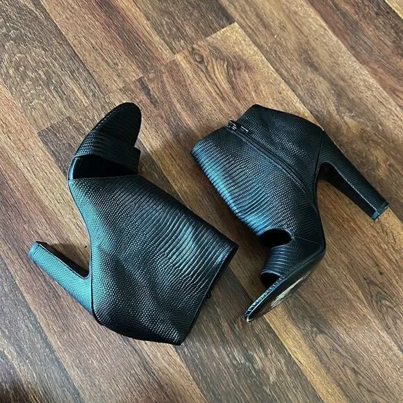 VINCE sansa embossed boots size 7