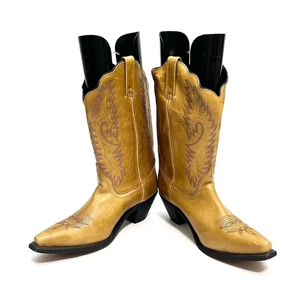 Vintage 1990s women’s tan leather square toe scalloped cowboy boots