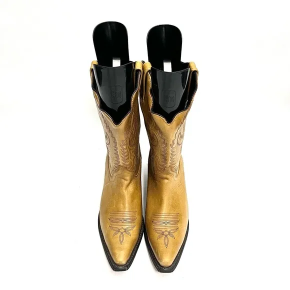 Vintage 1990s women’s tan leather square toe scalloped cowboy boots