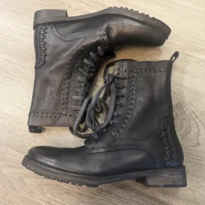 Vintage Foundry Co. Sadie Black Leather Whipstitch Combat Boots. Size 6