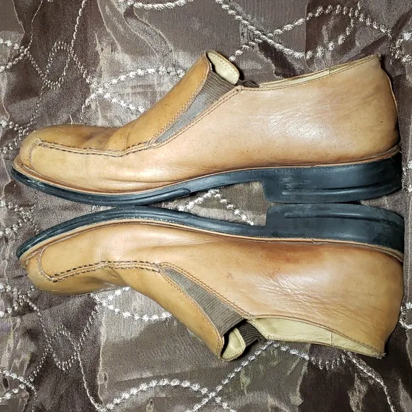 Vintage mens Buttery Soft leather loafers,tan size 10.
