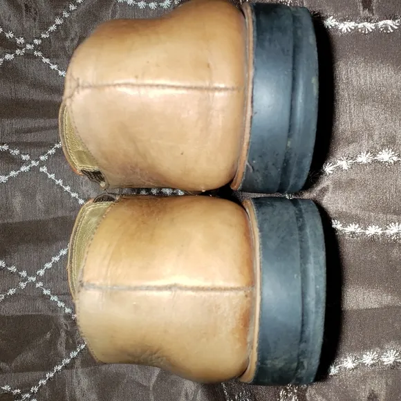 Vintage mens Buttery Soft leather loafers,tan size 10.