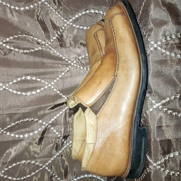 Vintage mens Buttery Soft leather loafers,tan size 10.