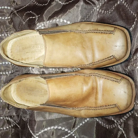 Vintage mens Buttery Soft leather loafers,tan size 10.