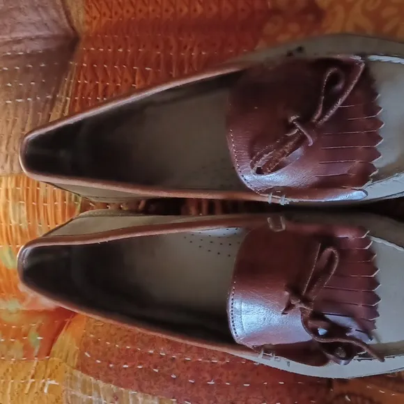Vintage Women's Dexter Classics Brown/Tan Leather Loafers Size 9.5