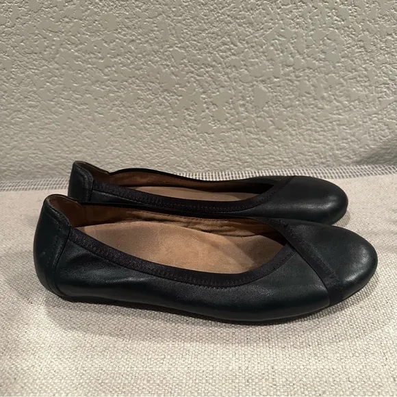 Vionic Black Leather Caroll Ballet Flats