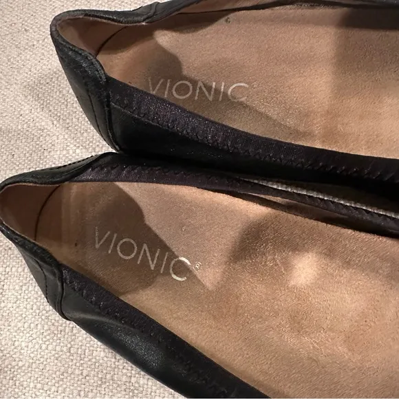 Vionic Black Leather Caroll Ballet Flats
