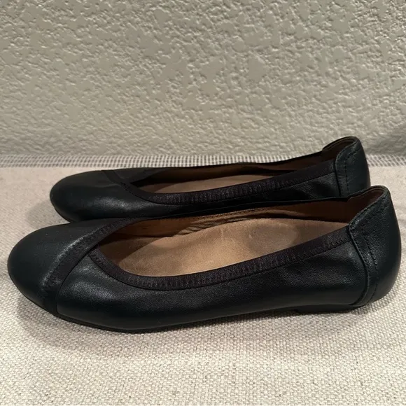 Vionic Black Leather Caroll Ballet Flats