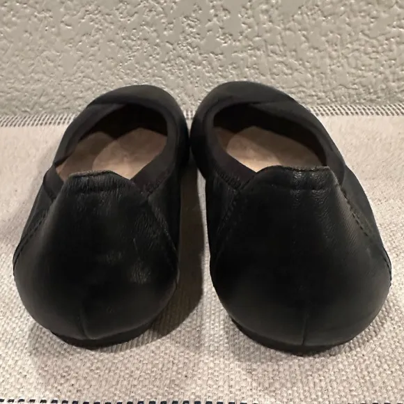 Vionic Black Leather Caroll Ballet Flats