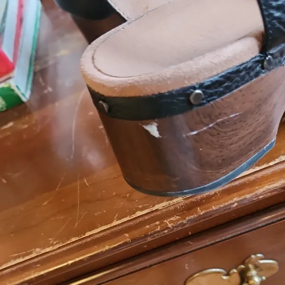 Vionic Faye T-Strap Clogs