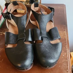 Vionic Faye T-Strap Clogs