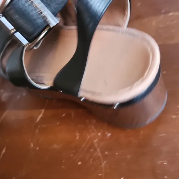 Vionic Faye T-Strap Clogs
