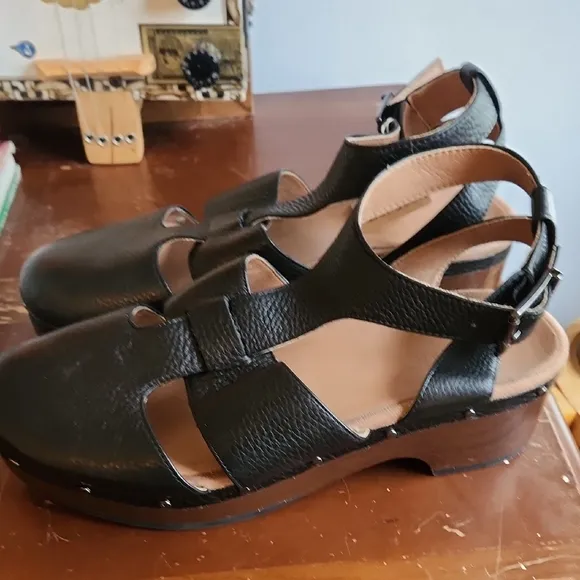 Vionic Faye T-Strap Clogs