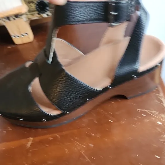 Vionic Faye T-Strap Clogs