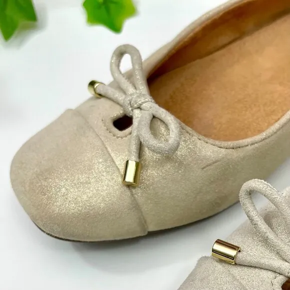 Vionic Klara Suede Ballet Flat in Gold Size 7