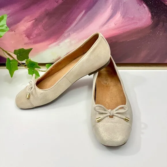 Vionic Klara Suede Ballet Flat in Gold Size 7