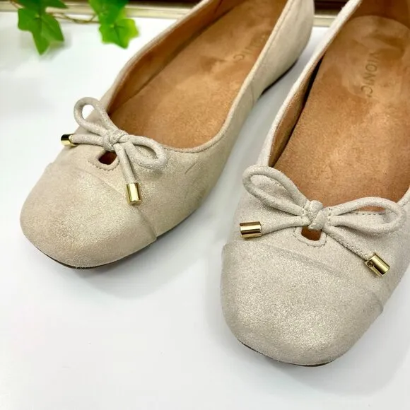 Vionic Klara Suede Ballet Flat in Gold Size 7