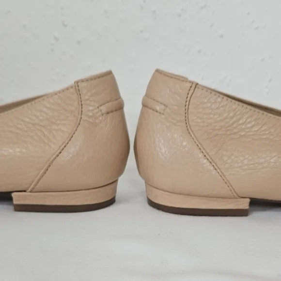 Vionic Noah Pointy Toe Tumbled Leather Loafer in Nude Beige Size 7