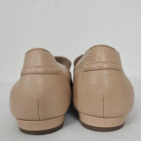Vionic Noah Pointy Toe Tumbled Leather Loafer in Nude Beige Size 7