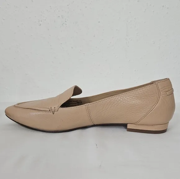 Vionic Noah Pointy Toe Tumbled Leather Loafer in Nude Beige Size 7