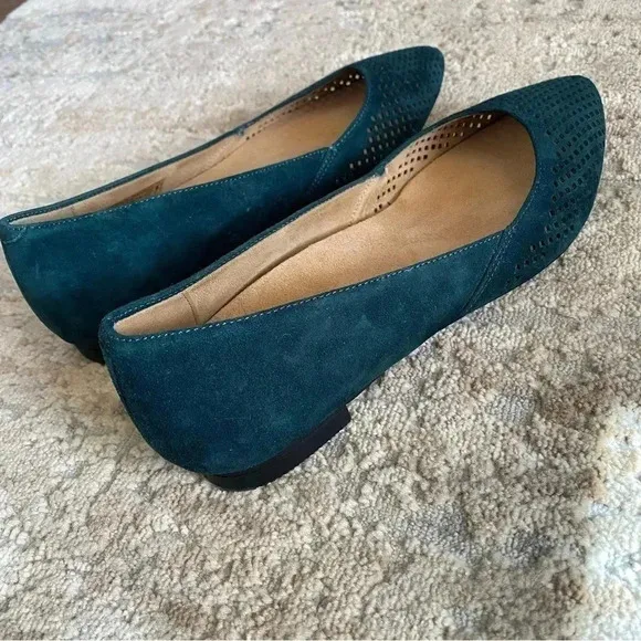Vionic Posey Perforated Laser Cut Pointed Toe Flats Slip On Pine Green: 6.5