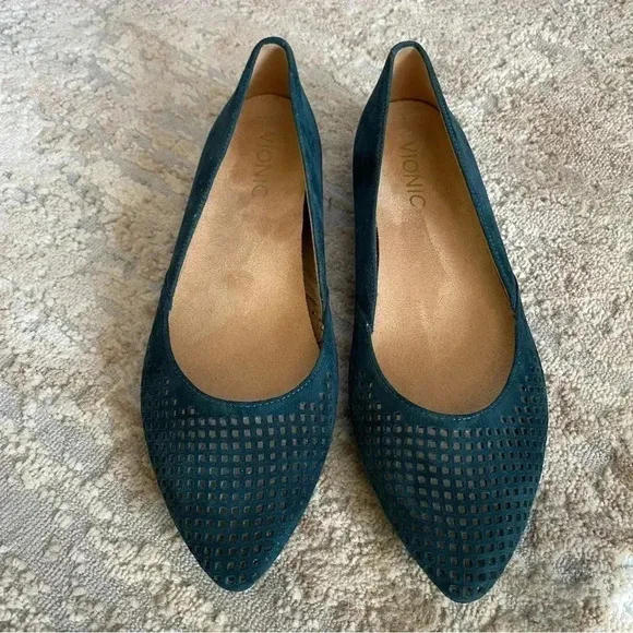 Vionic Posey Perforated Laser Cut Pointed Toe Flats Slip On Pine Green: 6.5