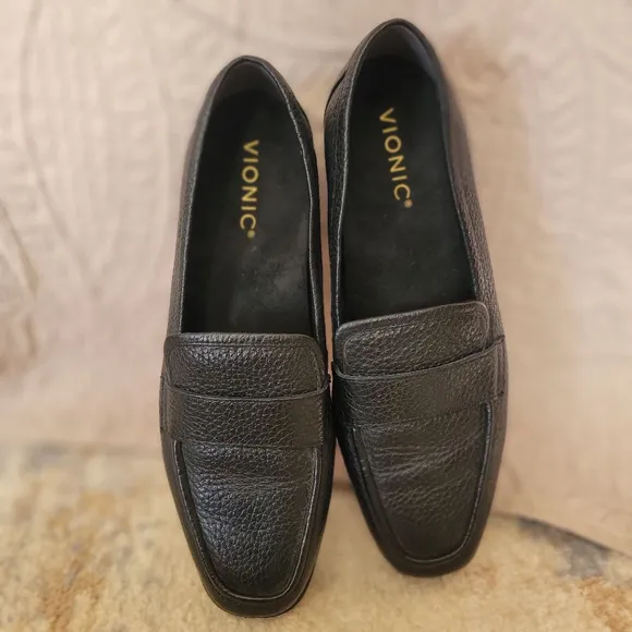 Vionic Sellah Black Pebble Leather Loafers Women's 7
