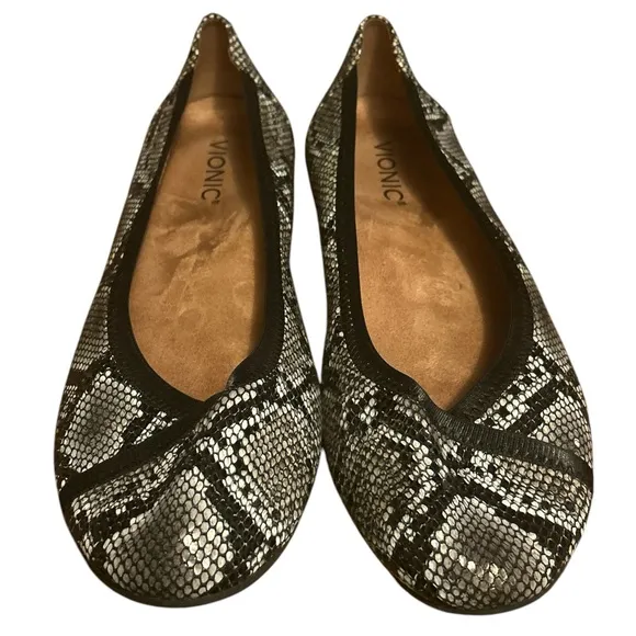 VIONIC Spark Caroll Leather Ballet Flats in Natural snakeskin