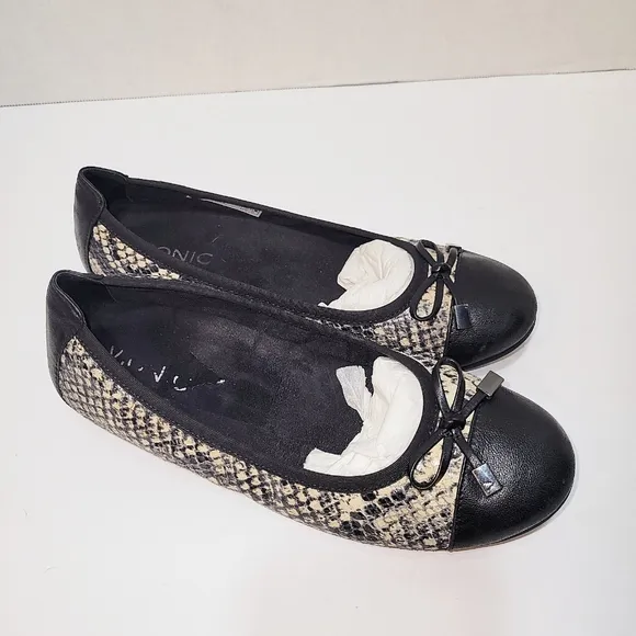Vionic Suede &amp; Leather Black Snake Print Flats sz 6.5