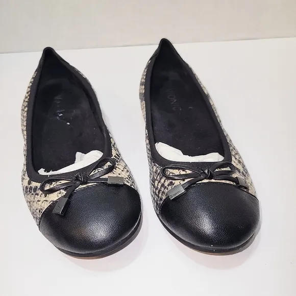 Vionic Suede &amp; Leather Black Snake Print Flats sz 6.5