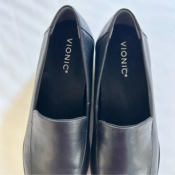 Vionic Women's Kensley Black Nappa Loafers Size 8.5 NWOT Chunky preppy