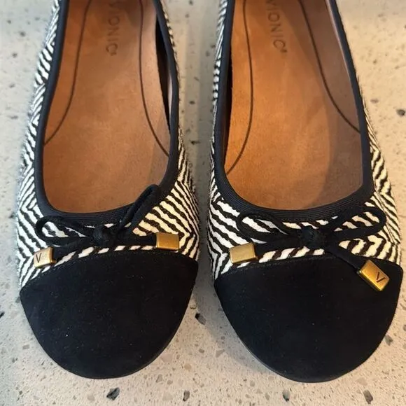 Vionic Minna Flats Size 8M Real Fur Leather Black/White Herringbone Shoes NWOB