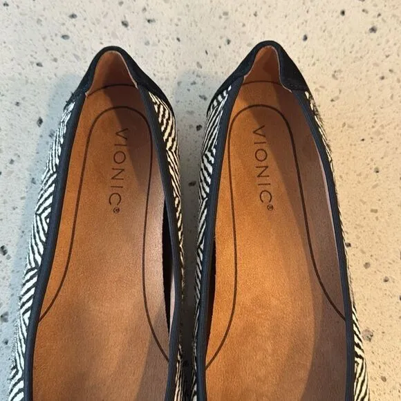 Vionic Minna Flats Size 8M Real Fur Leather Black/White Herringbone Shoes NWOB