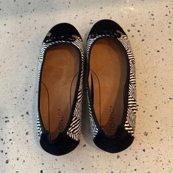 Vionic Minna Flats Size 8M Real Fur Leather Black/White Herringbone Shoes NWOB
