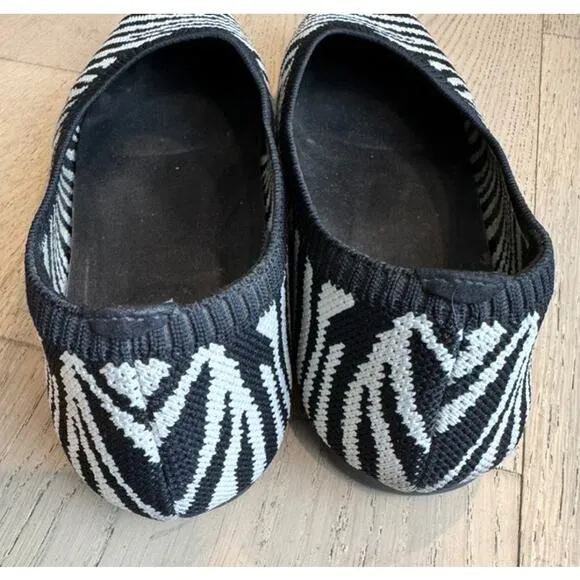 Vivaia Pointed-Toe Ballet Flats (Aria 5°) Zebra 39 8