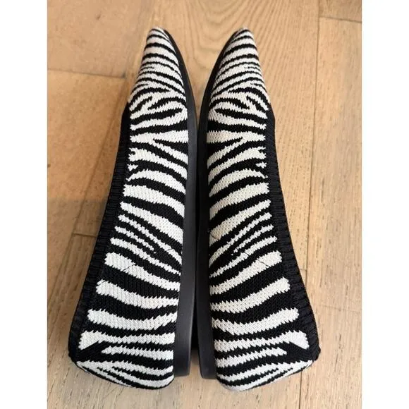 Vivaia Pointed-Toe Ballet Flats (Aria 5°) Zebra 39 8