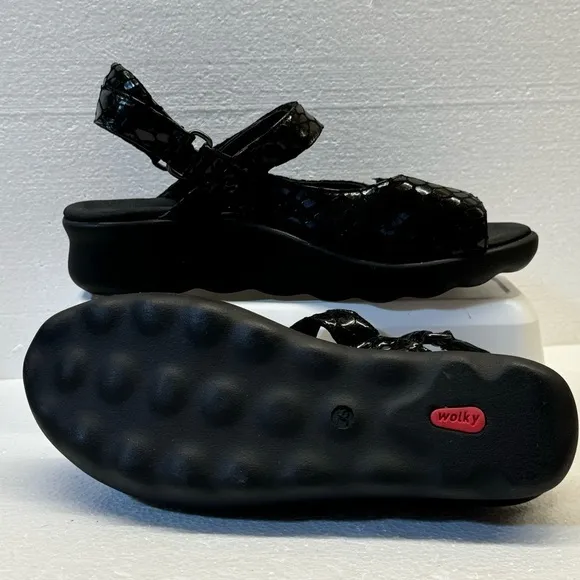Wolky Women's NWOT Pichu Sandal‎ Croc Embossed size US 5.5 never worn