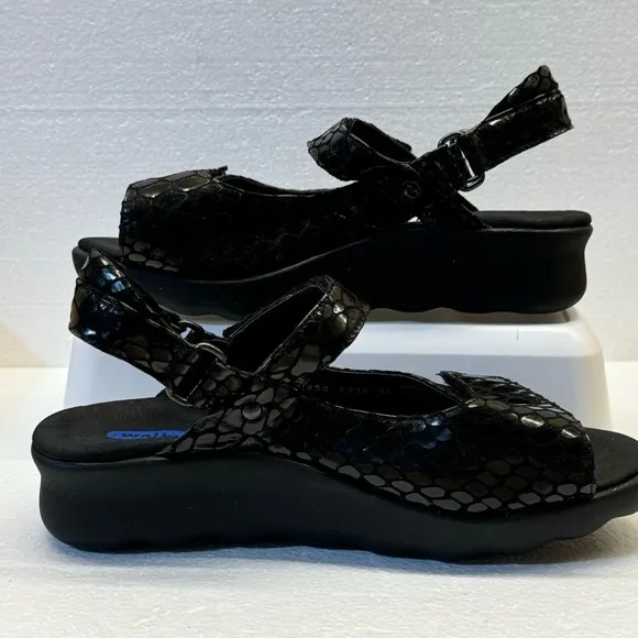 Wolky Women's NWOT Pichu Sandal‎ Croc Embossed size US 5.5 never worn