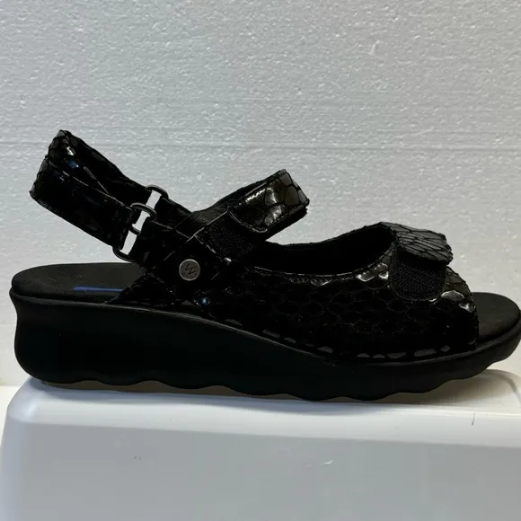 Wolky Women's NWOT Pichu Sandal‎ Croc Embossed size US 5.5 never worn