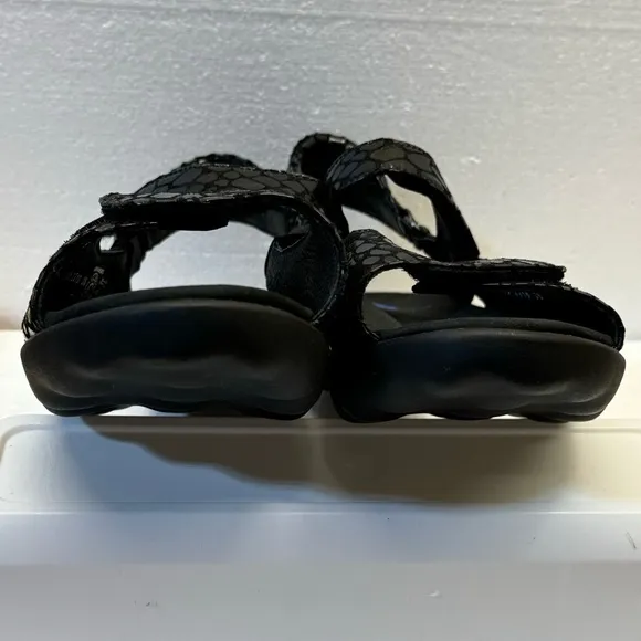 Wolky Women's NWOT Pichu Sandal‎ Croc Embossed size US 5.5 never worn