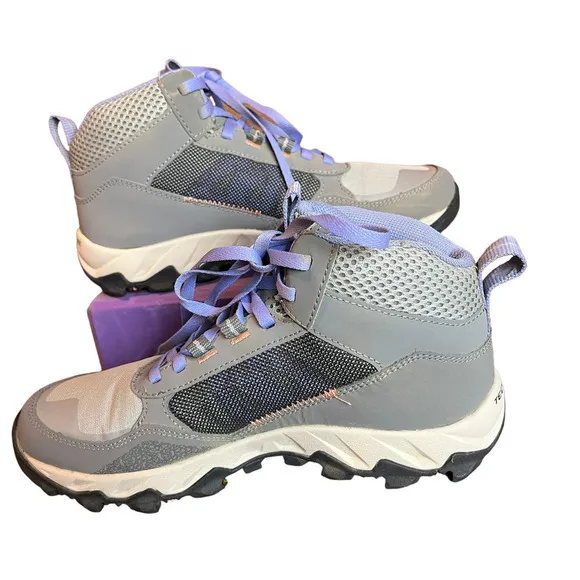 Women’s Columbia Flow Centre  All-Terrain Boots / Size-7