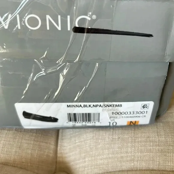 Women's Vionic Minna Black Flats Narrow Size 10