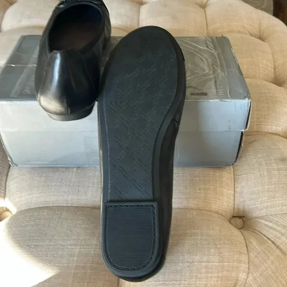 Women's Vionic Minna Black Flats Narrow Size 10