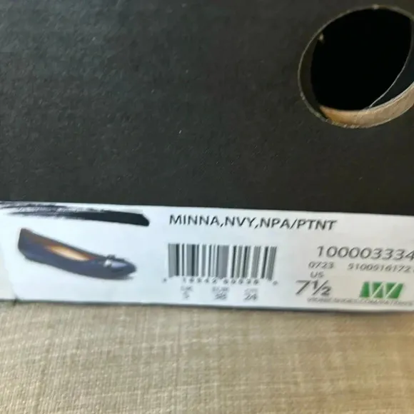 Women's Vionic Minna Navy Flats Wide 7.5