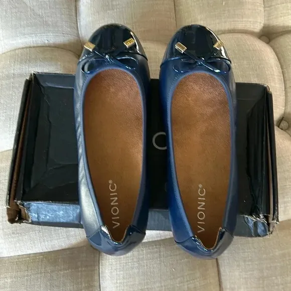 Women's Vionic Minna Navy Flats Wide 7.5