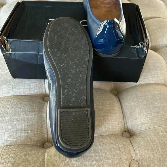 Women's Vionic Minna Navy Flats Wide 7.5