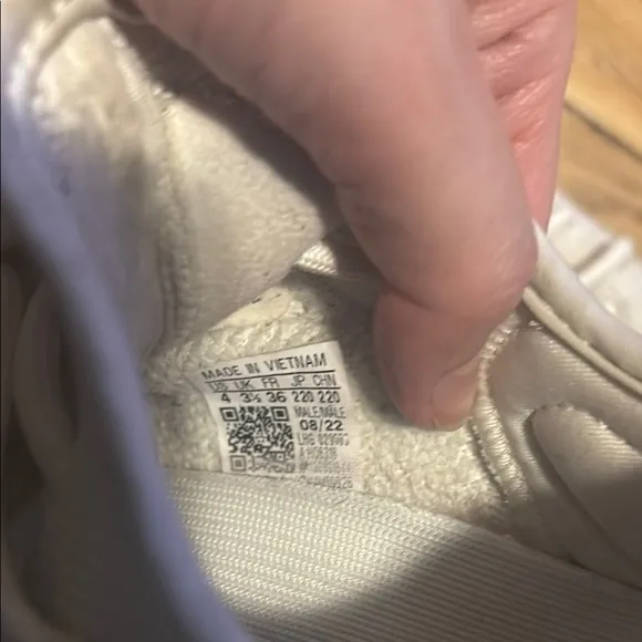 Yeezy Boost 350 B2 Bone size 4